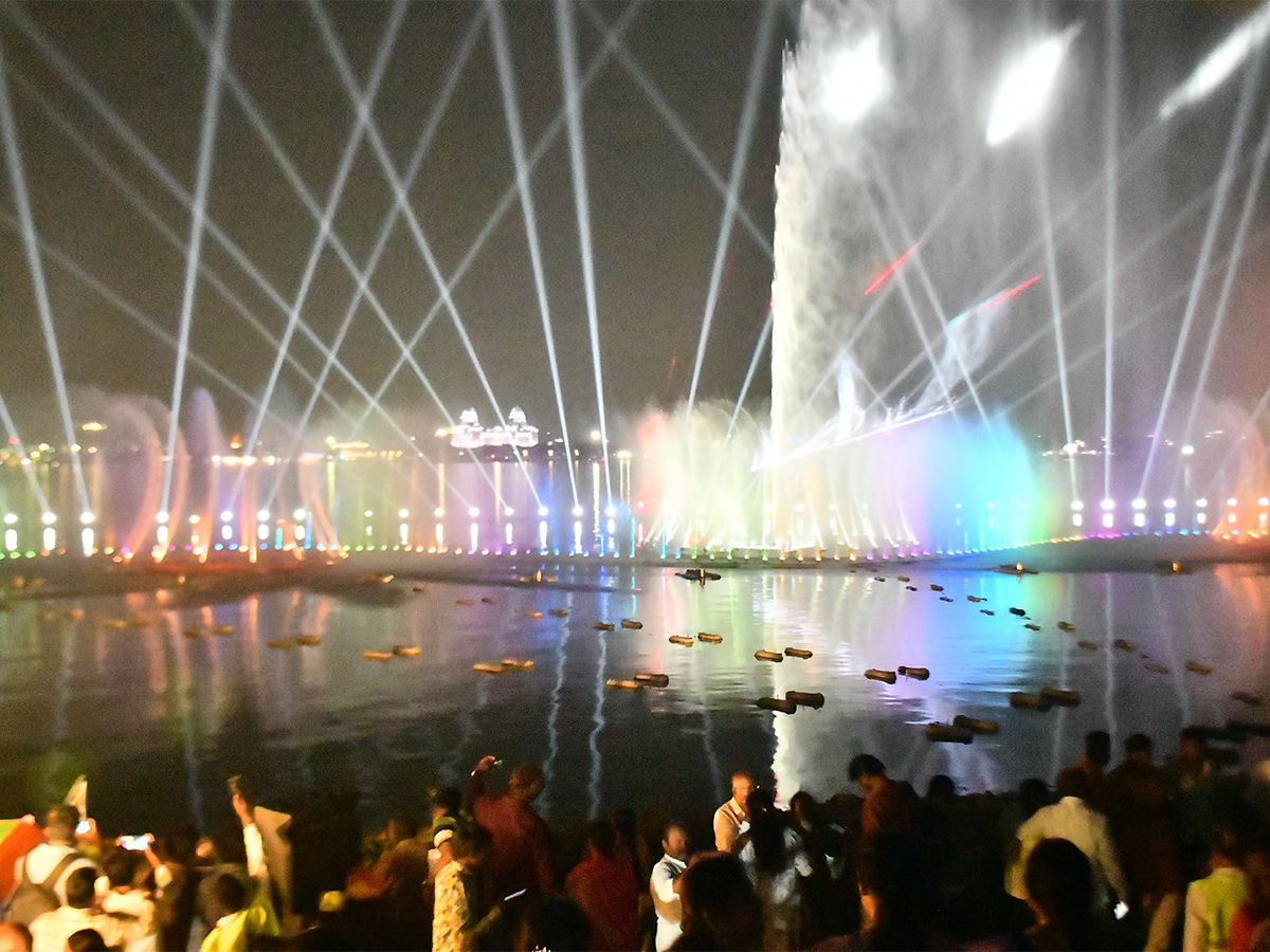 Water_20Laser_20Show_20at_20Tankbund_20Hyderabad-2.jpg 2