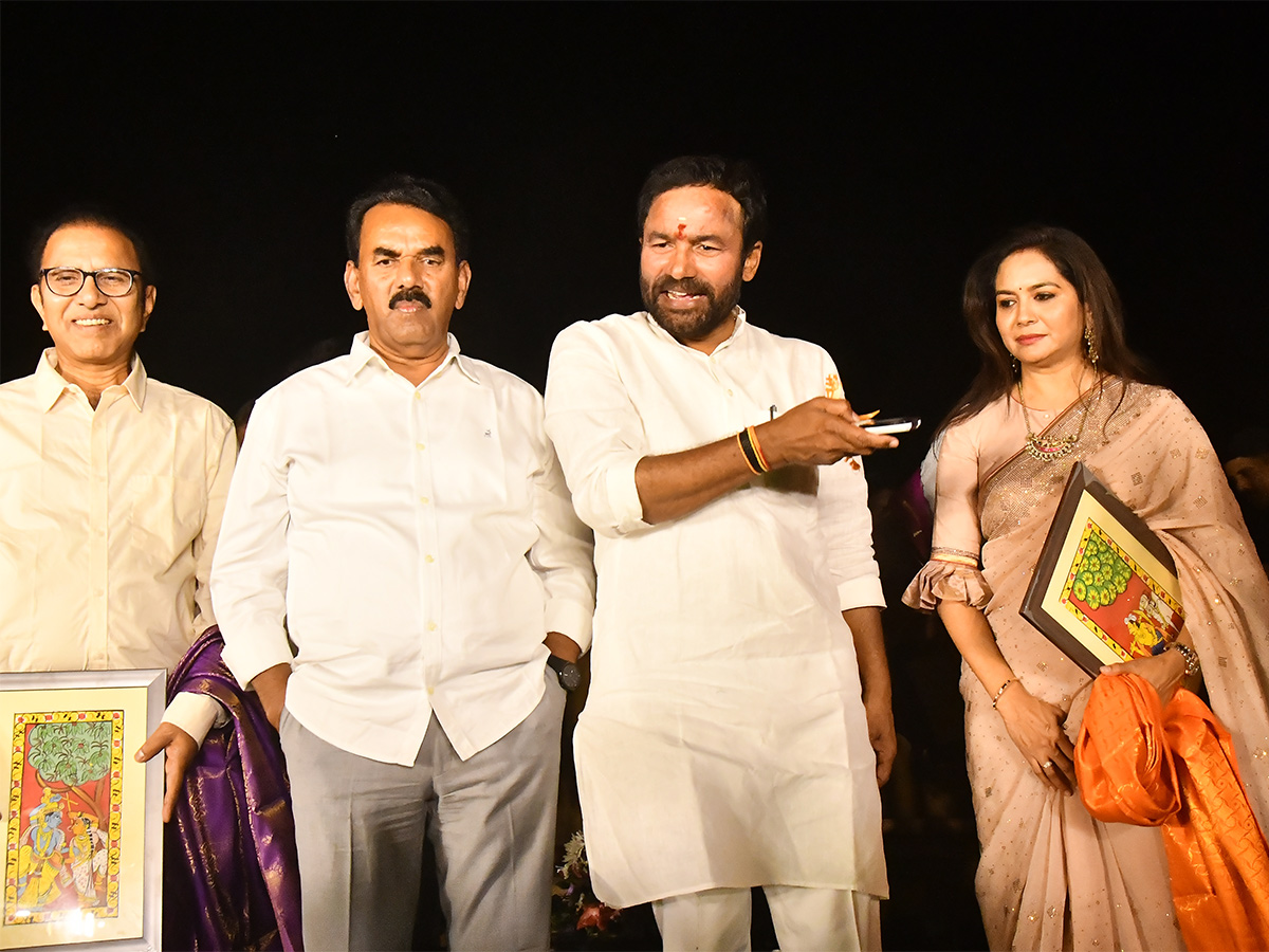 Water_20Laser_20Show_20at_20Tankbund_20Hyderabad-4.jpg 4