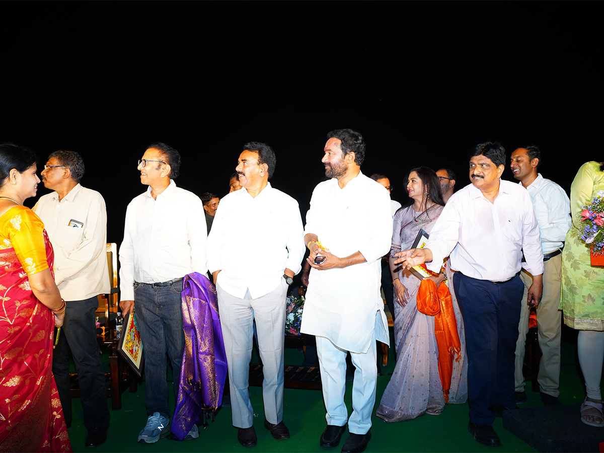 Water_20Laser_20Show_20at_20Tankbund_20Hyderabad-5.jpg 5