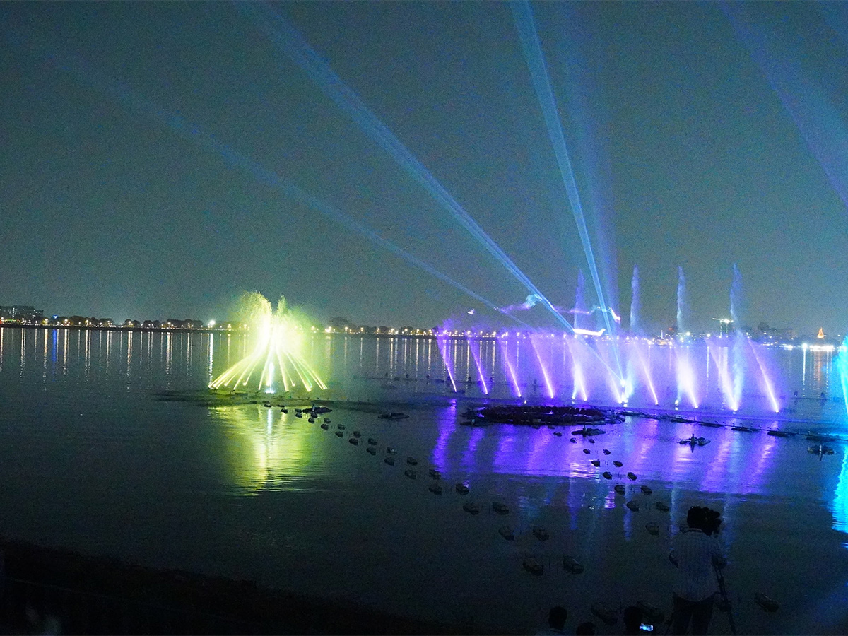 Water_20Laser_20Show_20at_20Tankbund_20Hyderabad-7.jpg 6