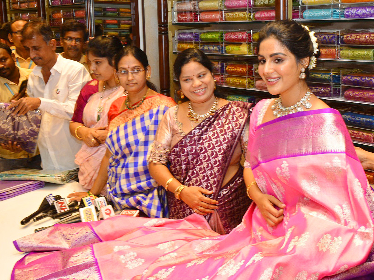 Actress_20Samyuktha_20menon_20at_20kurnool-3.jpg 3