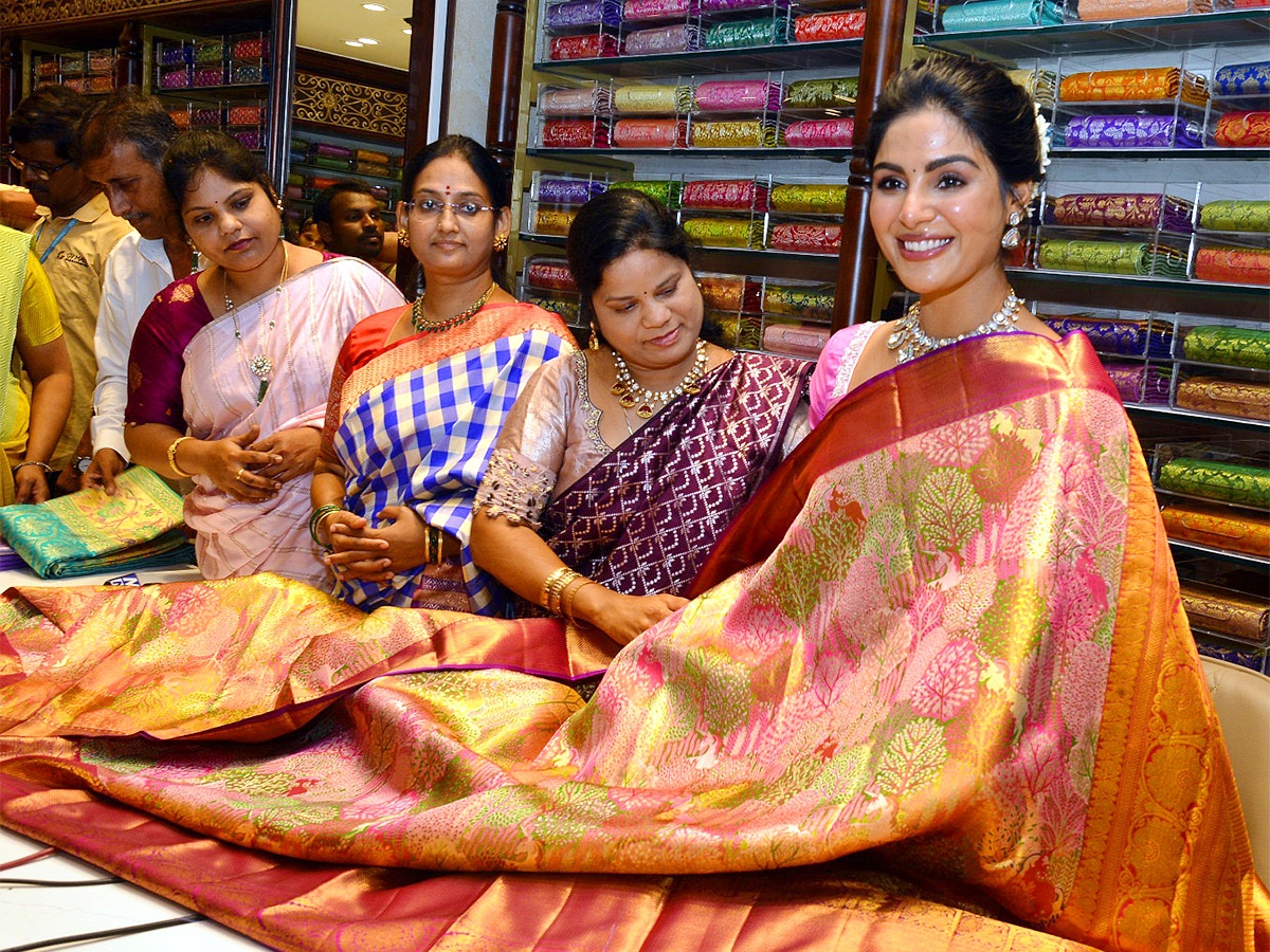 Actress_20Samyuktha_20menon_20at_20kurnool-5.jpg 5
