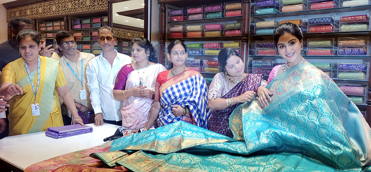 Actress_20Samyuktha_20menon_20at_20kurnool-6.jpg 6