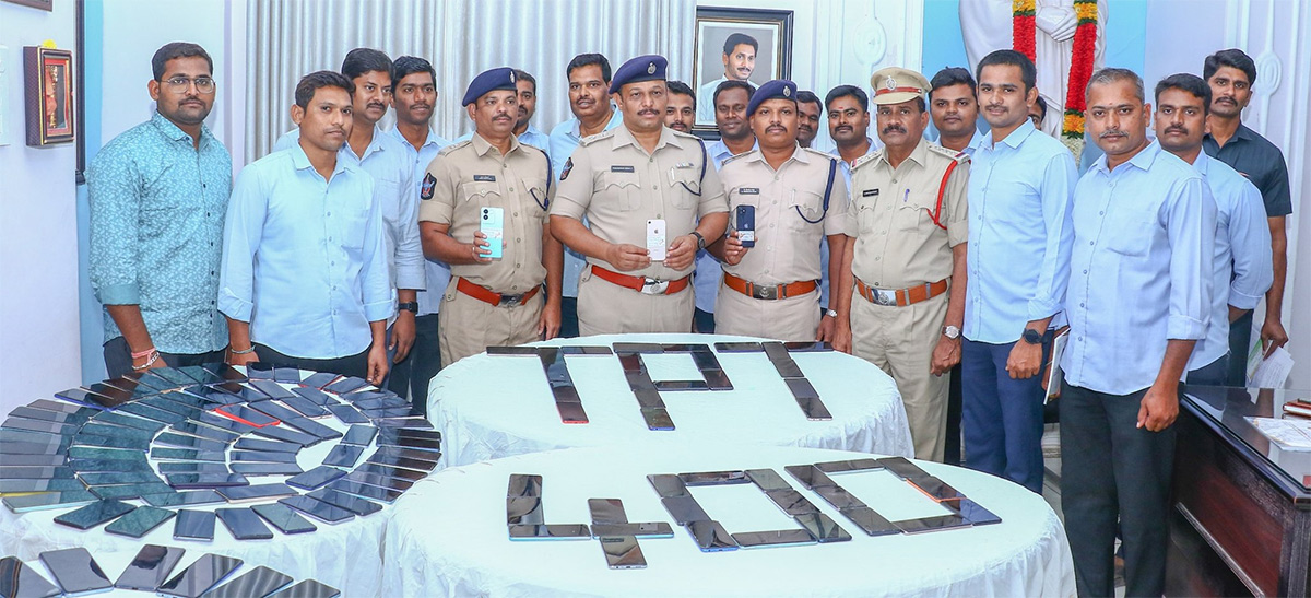 Andhra_20Pradesh_20police_20recover_20over_20lost_20mobile_20phones-10.jpg 10