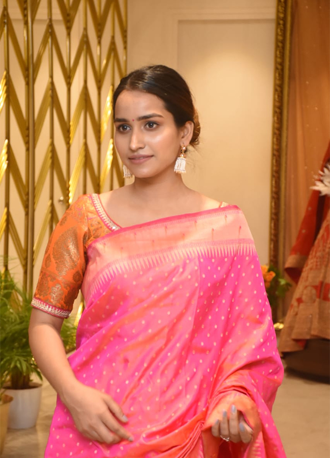 Designer_20Festive_20and_20Wedding_20Collection_20Launch-17.jpg 17