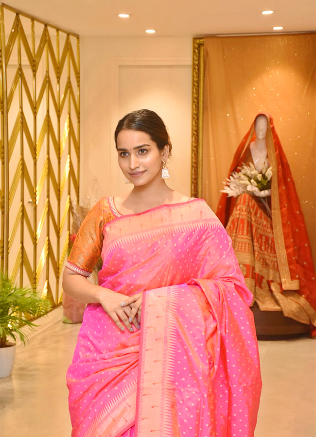 Designer_20Festive_20and_20Wedding_20Collection_20Launch-27.jpg 27