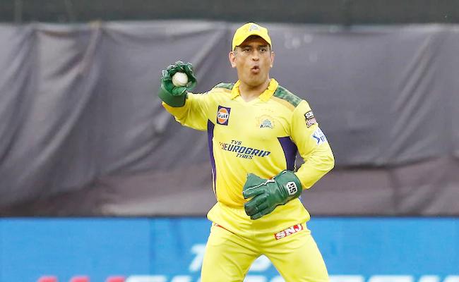 dhoni.jpg