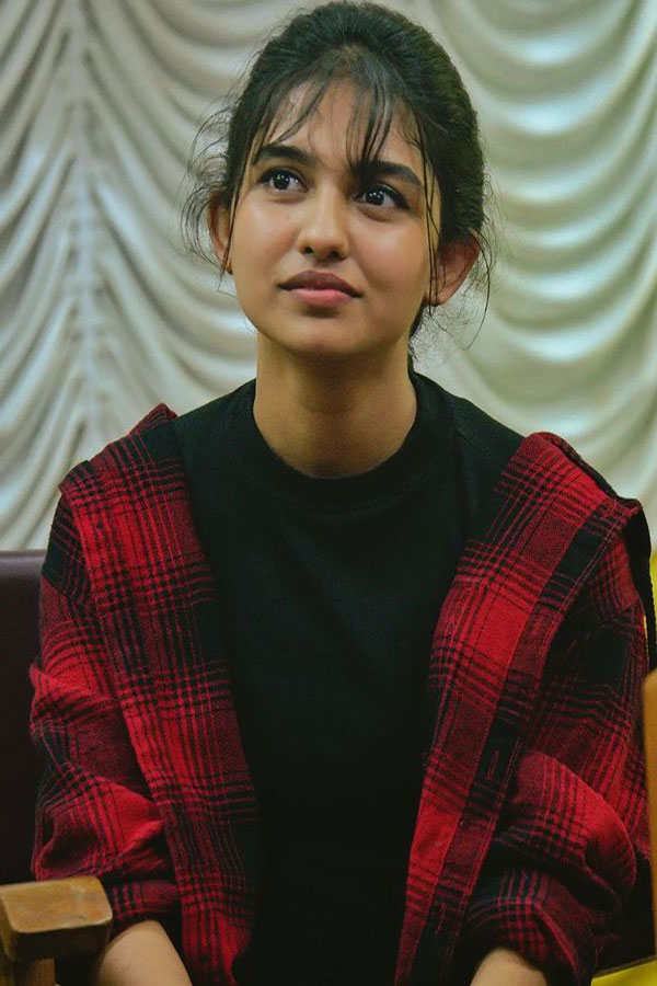 mamitha10.jpg 12