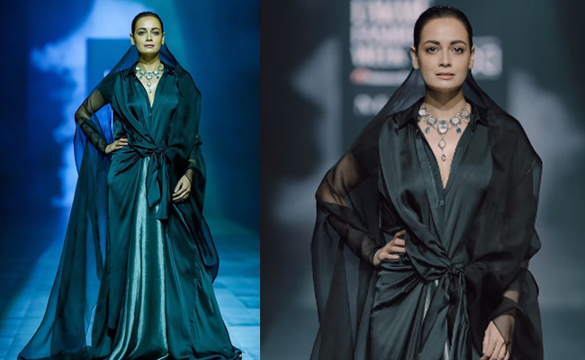 DiyaMirza_20-lakmefashionweek.jpg
