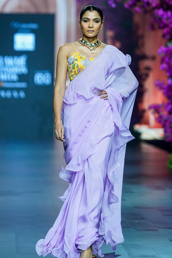 Lakmefashionweek_20_20Model-3.jpg 11