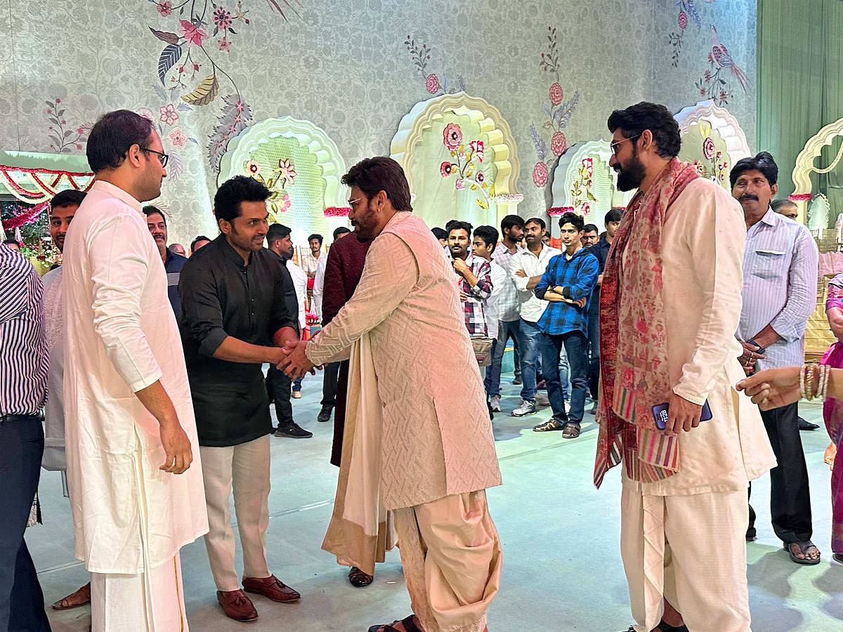 Venkatesh_20Second_20Daughter_20Hayavahini_20Wedding_20PHotos_4.jpg 5