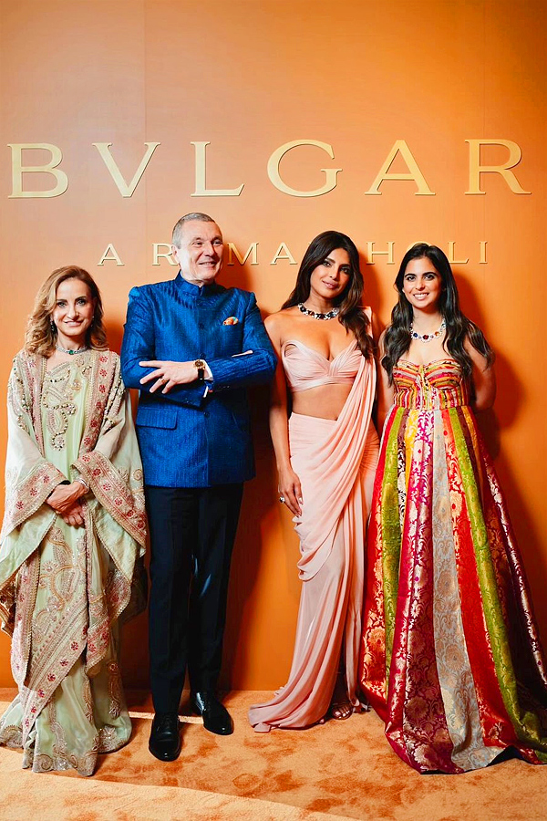 Isha_20Ambani_20Roman_20Holi_20Celebrations_20PHotos_4.jpg 5