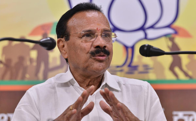 Dv_20Sadananda_20Gowda.jpg