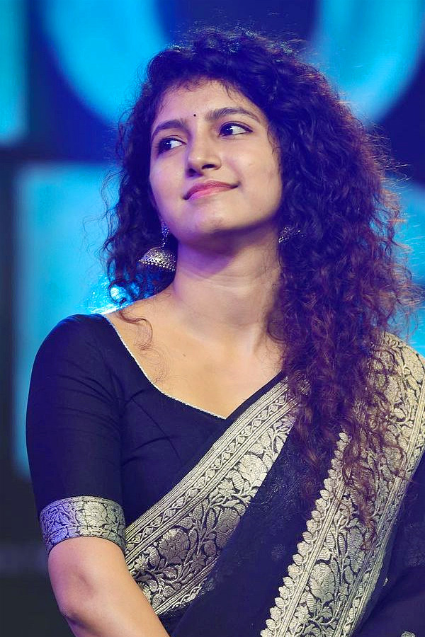 Good_20Night_20actress_20Meetha_20Raghunath_20ties_20the_20knot_20Photos_11.jpg 17