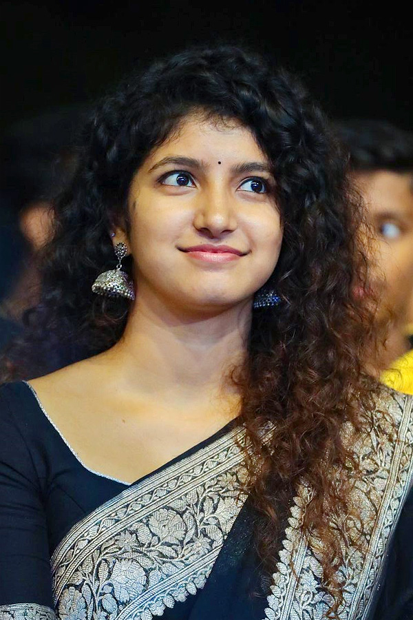 Good_20Night_20actress_20Meetha_20Raghunath_20ties_20the_20knot_20Photos_12.jpg 18