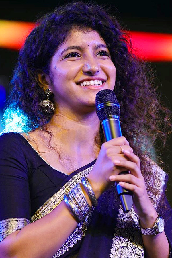 Good_20Night_20actress_20Meetha_20Raghunath_20ties_20the_20knot_20Photos_8.jpg 14