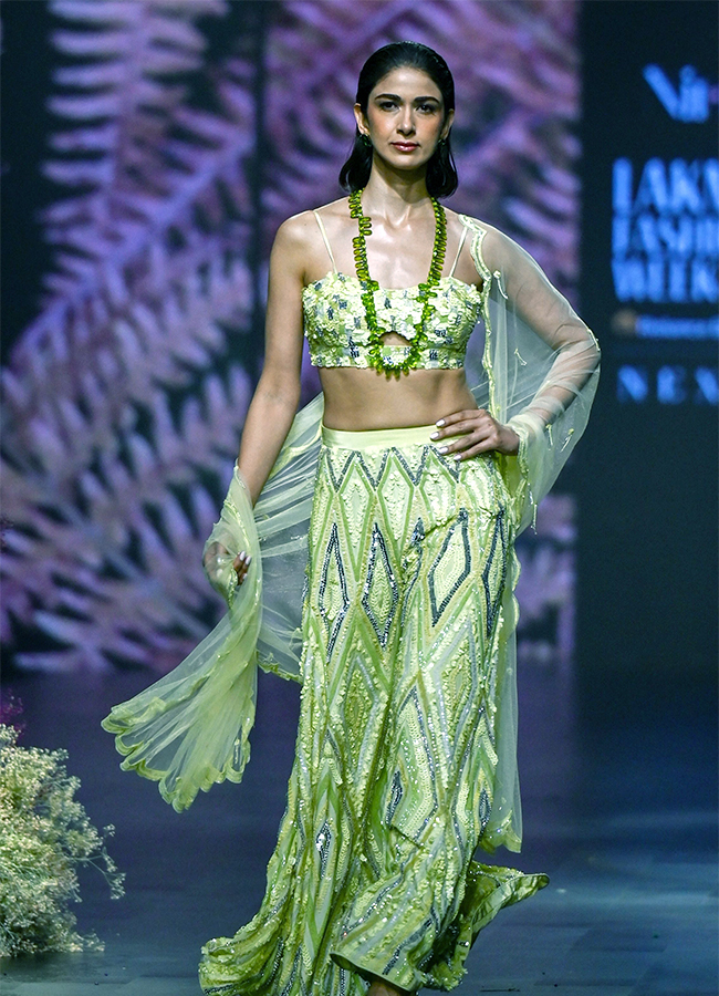 Lakme_20Fashion_20Week_202024_20in_20Mumbai_20Photos-27.jpg 25
