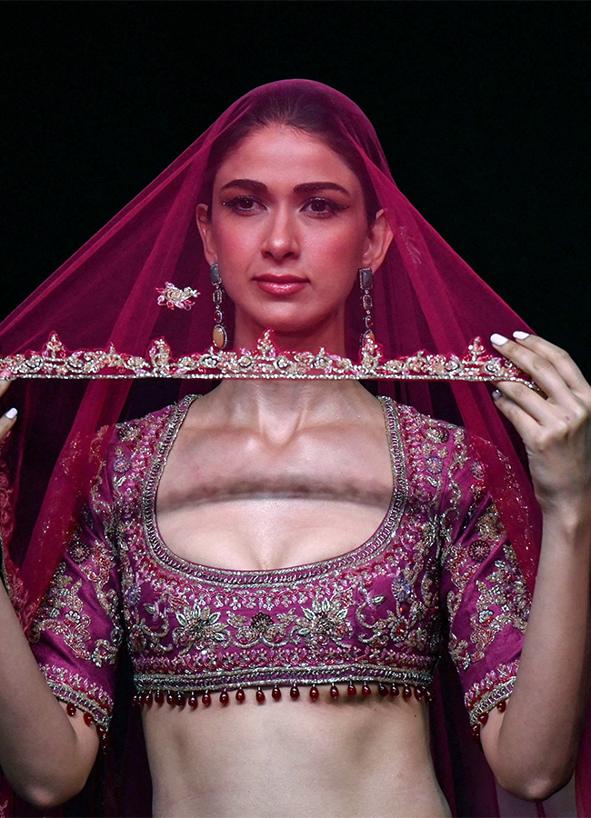 Lakme_20Fashion_20Week_202024_20in_20Mumbai_20Photos-29.jpg 27
