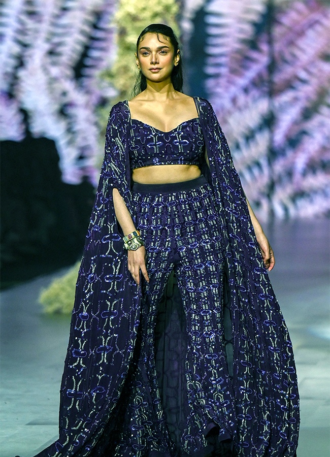 Lakme_20Fashion_20Week_202024_20in_20Mumbai_20Photos-6.jpg 6
