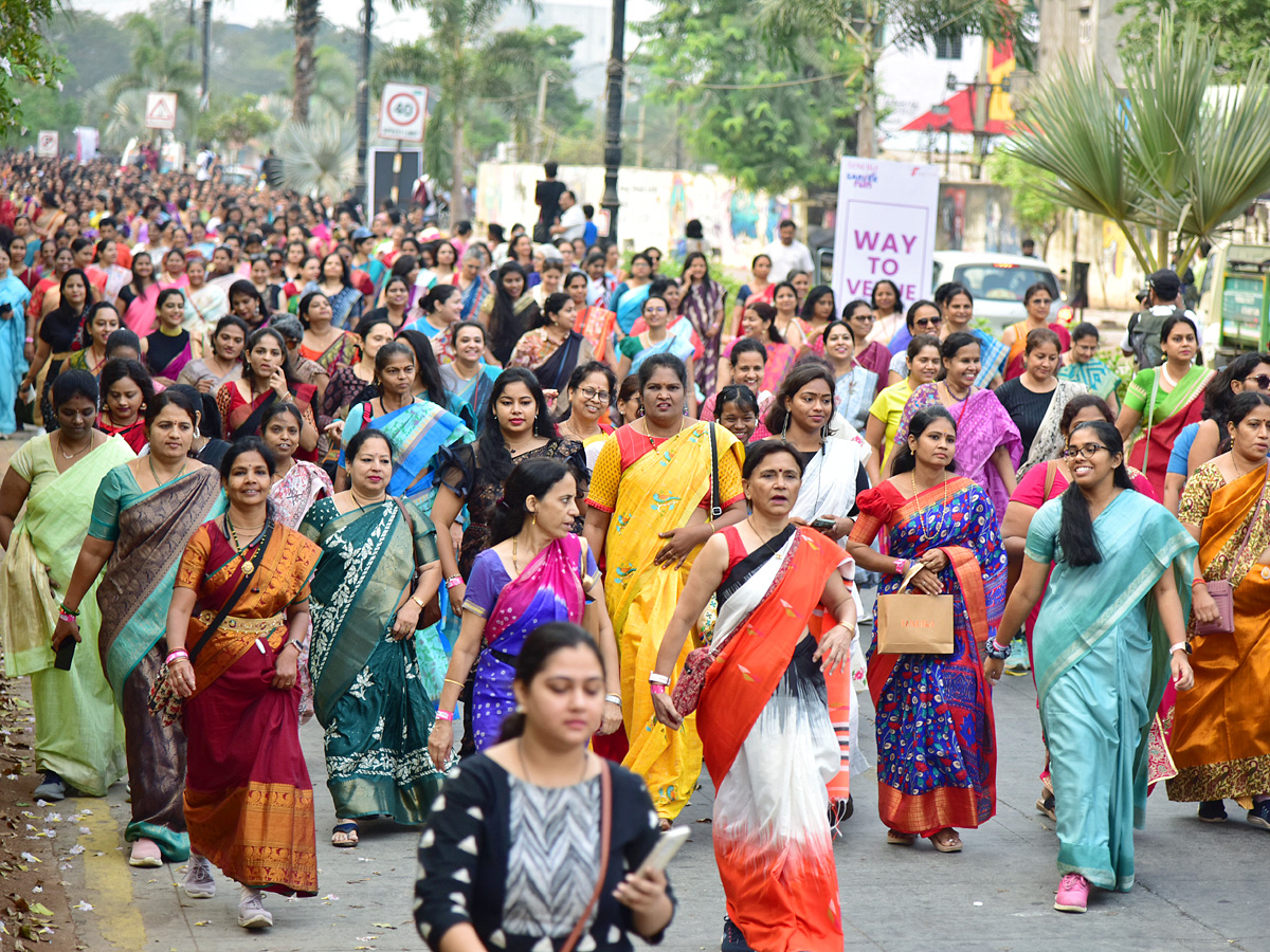 Saree_20Run_20at_20People_20Plaza_20Photos.jpg 2