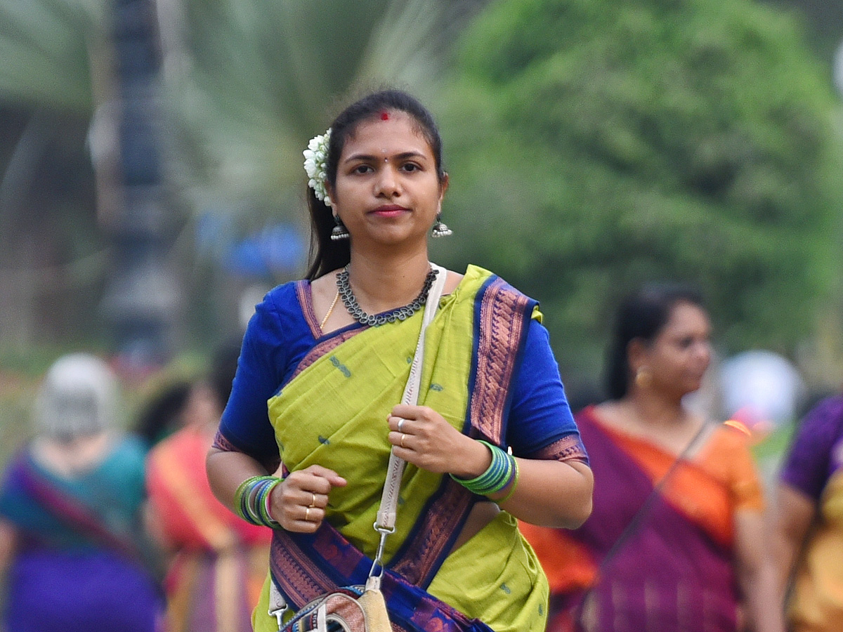 Saree_20Run_20at_20People_20Plaza_20Photos14.jpg 15