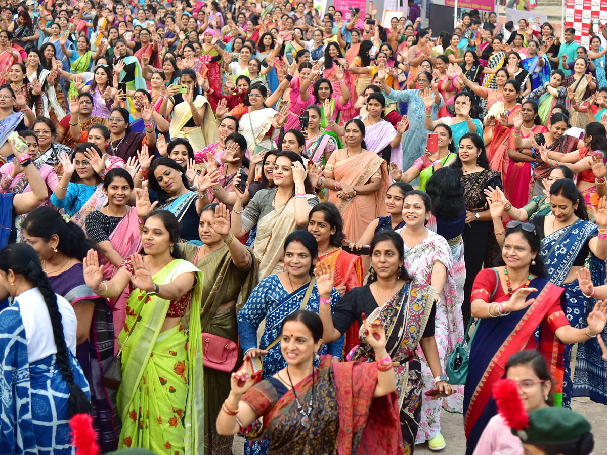Saree_20Run_20at_20People_20Plaza_20Photos3.jpg 4