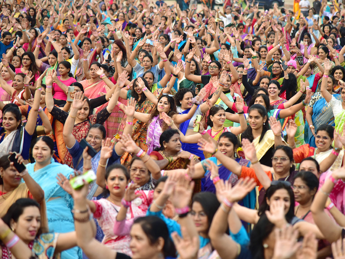 Saree_20Run_20at_20People_20Plaza_20Photos4.jpg 5