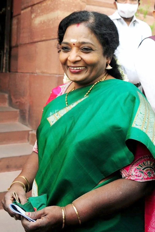 Telangana_20governor_20Tamilisai_20Soundararajan_20resigns_14.jpg 13