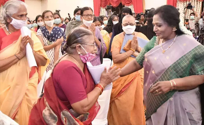 Telangana_20governor_20Tamilisai_20Soundararajan_20resigns_18.jpg 15