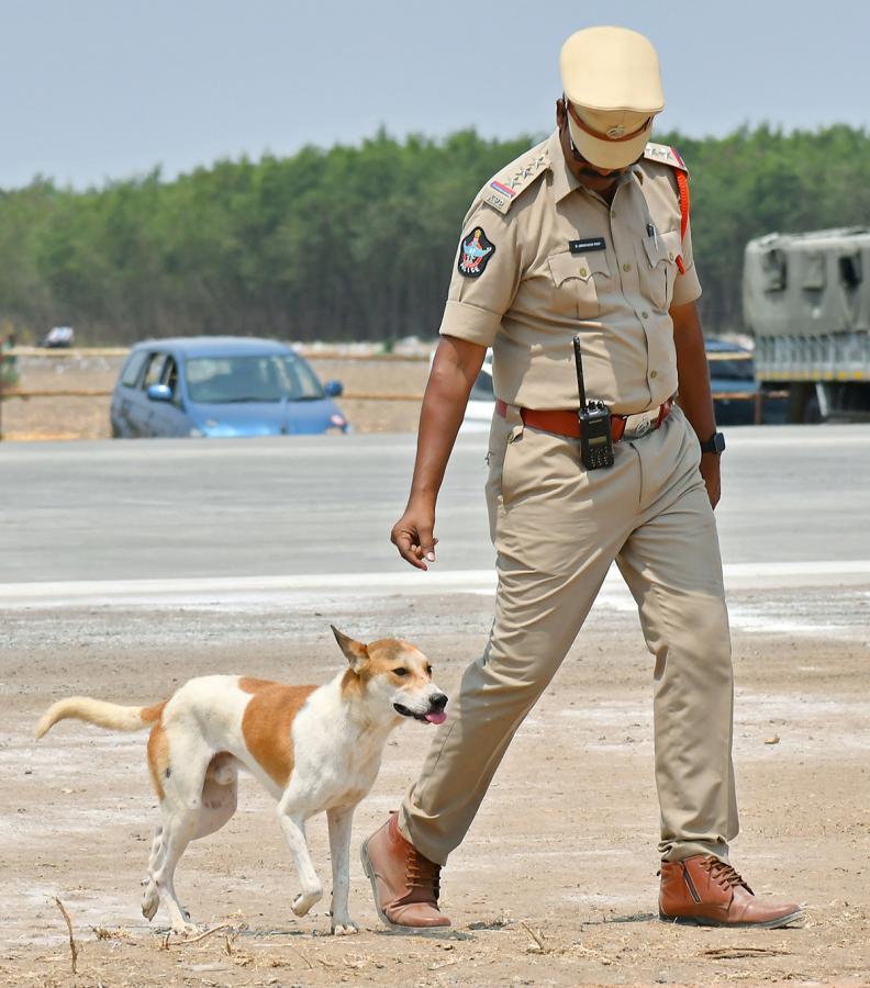 Traffic_20Curbs_20Today_20for_20Trial_20Landing_20of_20IAF_20jet_20on_20NH-16_20in_20Bapatla_20District-11.jpg 11