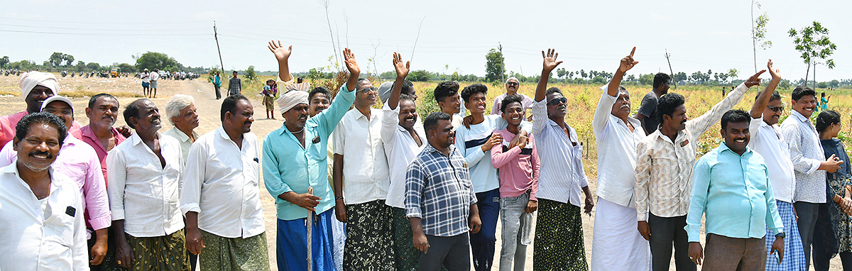Traffic_20Curbs_20Today_20for_20Trial_20Landing_20of_20IAF_20jet_20on_20NH-16_20in_20Bapatla_20District-12.jpg 12