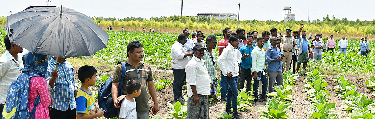 Traffic_20Curbs_20Today_20for_20Trial_20Landing_20of_20IAF_20jet_20on_20NH-16_20in_20Bapatla_20District-14.jpg 13