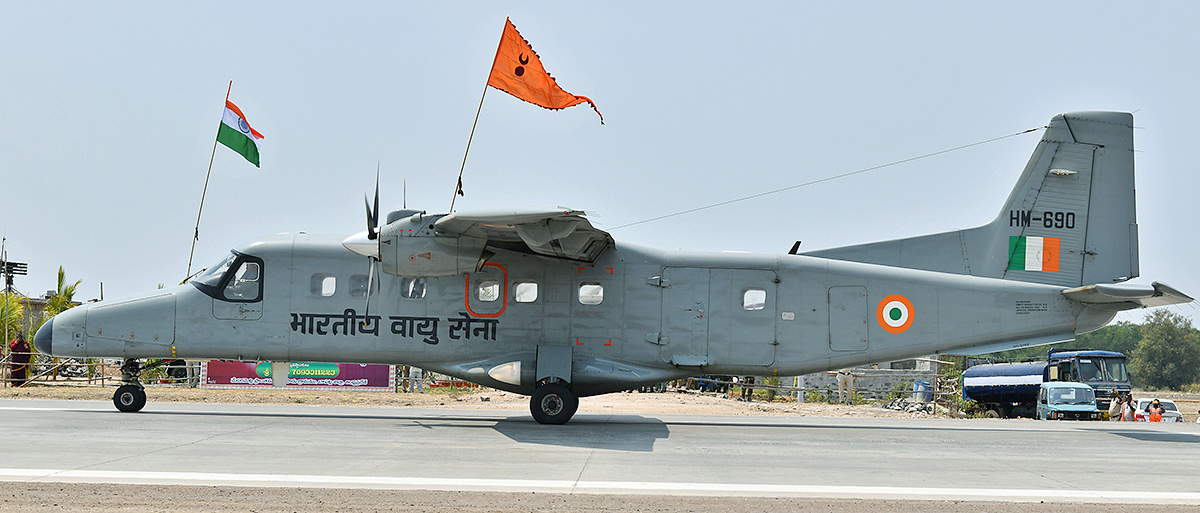 Traffic_20Curbs_20Today_20for_20Trial_20Landing_20of_20IAF_20jet_20on_20NH-16_20in_20Bapatla_20District-20.jpg 18