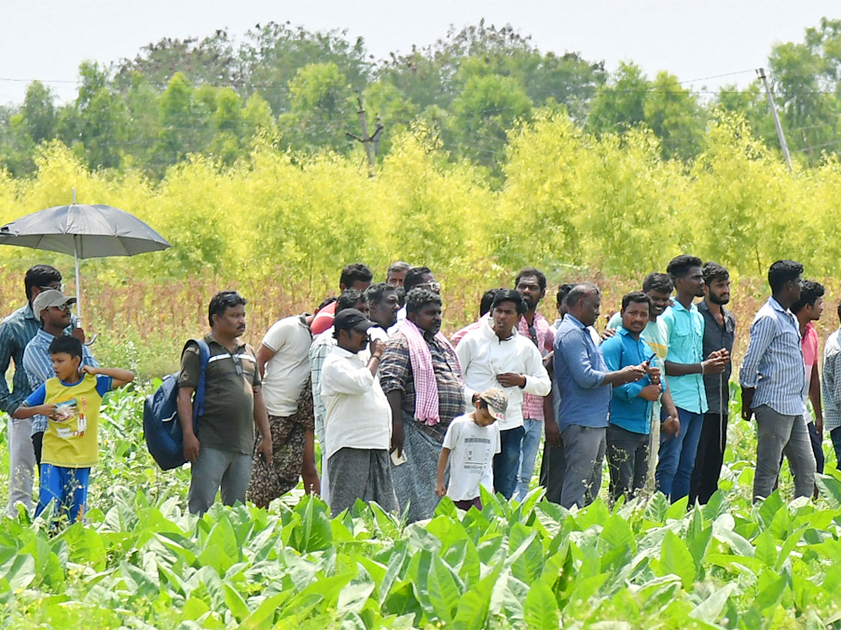 Traffic_20Curbs_20Today_20for_20Trial_20Landing_20of_20IAF_20jet_20on_20NH-16_20in_20Bapatla_20District-22.jpg 20