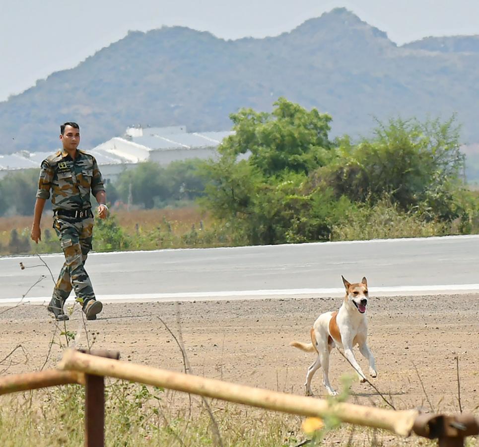 Traffic_20Curbs_20Today_20for_20Trial_20Landing_20of_20IAF_20jet_20on_20NH-16_20in_20Bapatla_20District-23.jpg 21