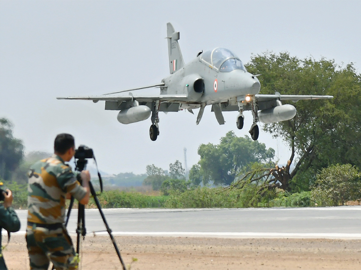 Traffic_20Curbs_20Today_20for_20Trial_20Landing_20of_20IAF_20jet_20on_20NH-16_20in_20Bapatla_20District-25.jpg 23