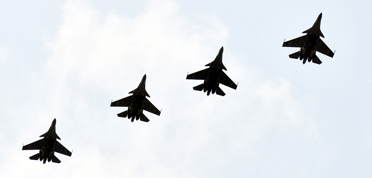 Traffic_20Curbs_20Today_20for_20Trial_20Landing_20of_20IAF_20jet_20on_20NH-16_20in_20Bapatla_20District-30.jpg 28
