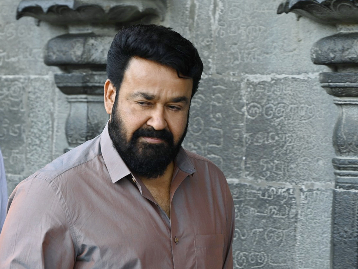 Tollywood_20Celebrities_20Special_20Prayers_20At_20Tirumala_20Tirupati_20Photos_13.jpg 26