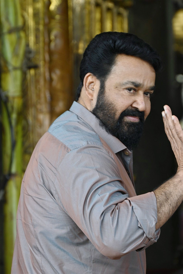 Tollywood_20Celebrities_20Special_20Prayers_20At_20Tirumala_20Tirupati_20Photos_15.jpg 28