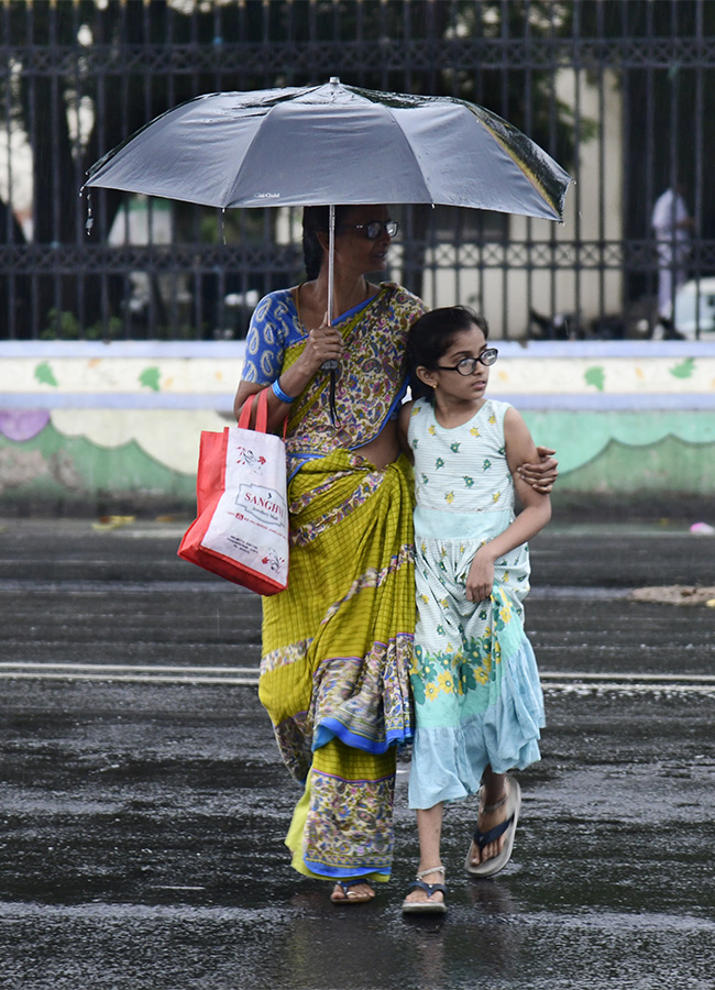 Heavy_20Rains_20in_20Visakhapatnam_20Photos-17.jpg 16