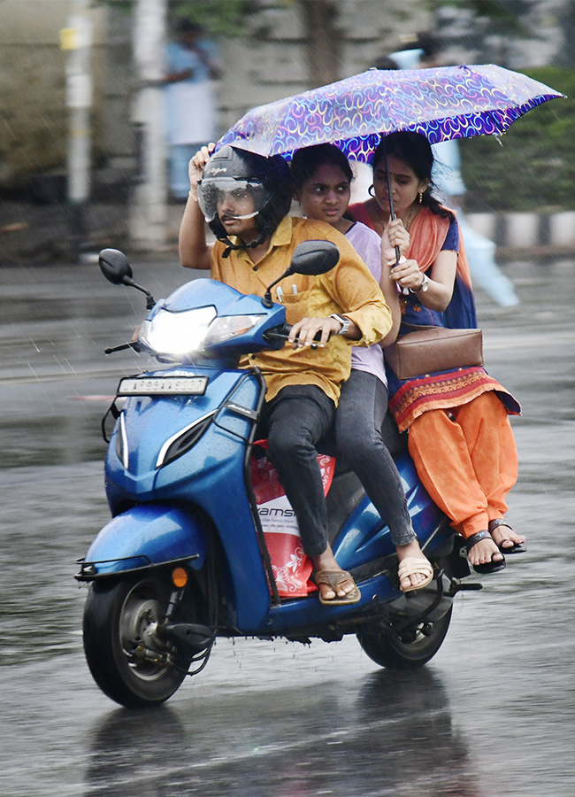 Heavy_20Rains_20in_20Visakhapatnam_20Photos-18.jpg 17