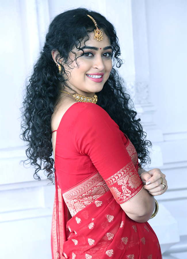 Actress_20Apsara_20Rani_20hot_20photoshoot-16.jpg 16