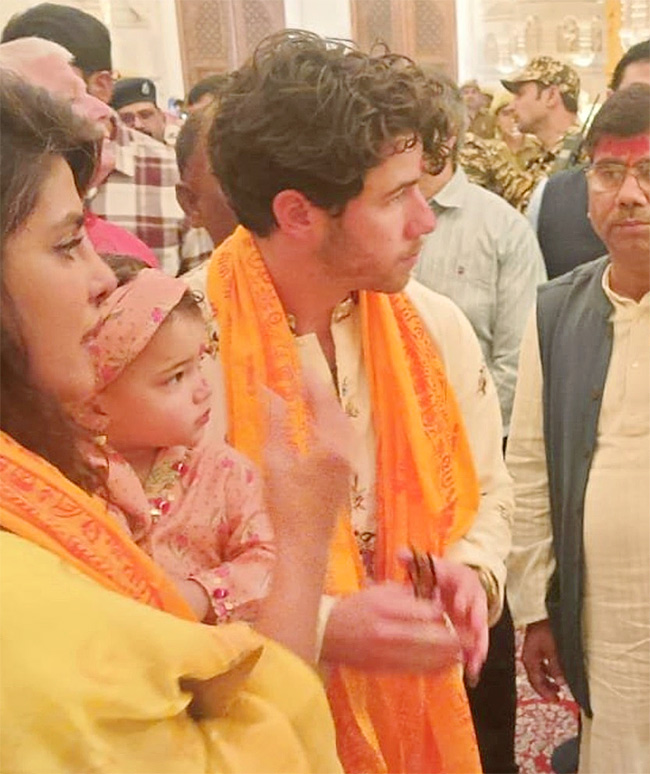 Priyanka_20Chopra_20husband_20Nick_20Jonas_20visits_20the_20Ram_20Temple_20in_20Ayodhya-15.jpg 13