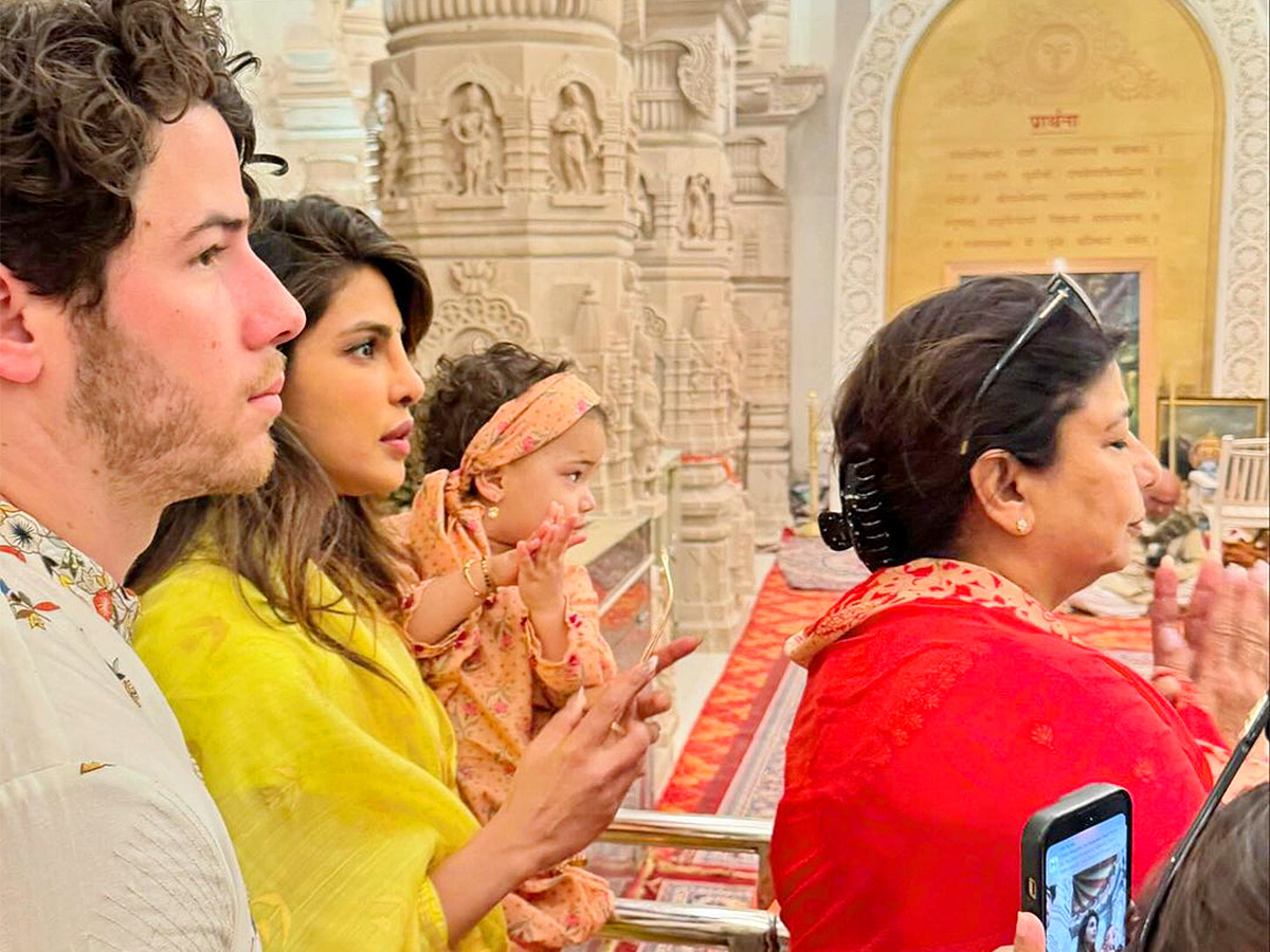 Priyanka_20Chopra_20husband_20Nick_20Jonas_20visits_20the_20Ram_20Temple_20in_20Ayodhya-4.jpg 4