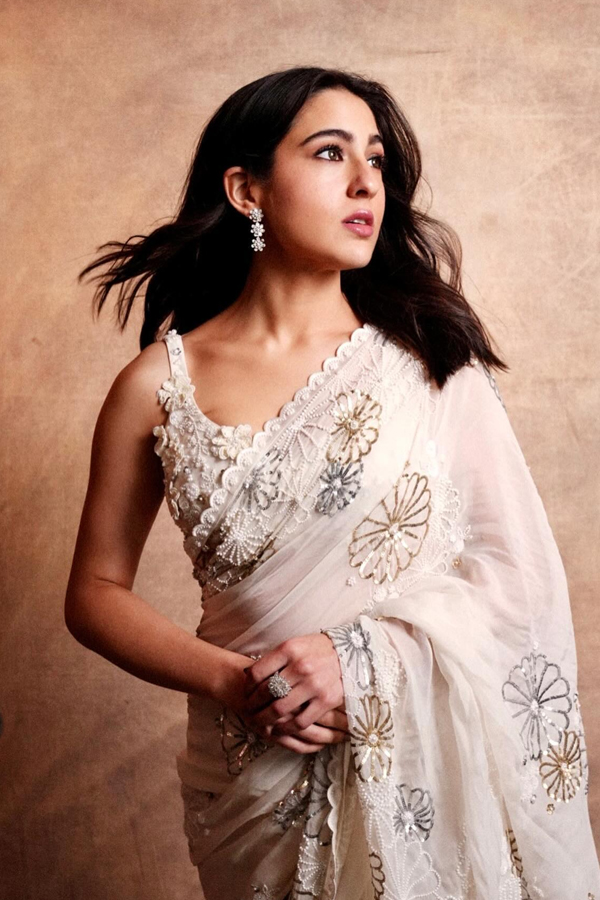 saraalikhan_202.jpg 6