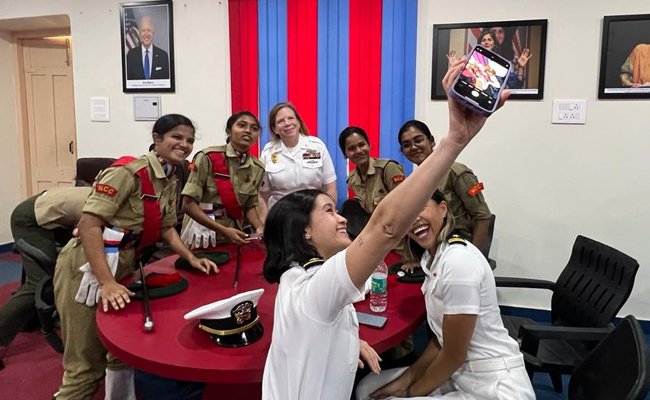 American-sailors.jpg