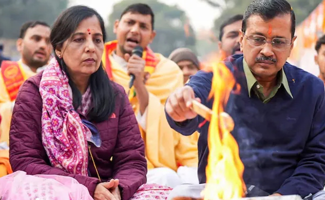 Arvind-Kejriwal-wife.jpg