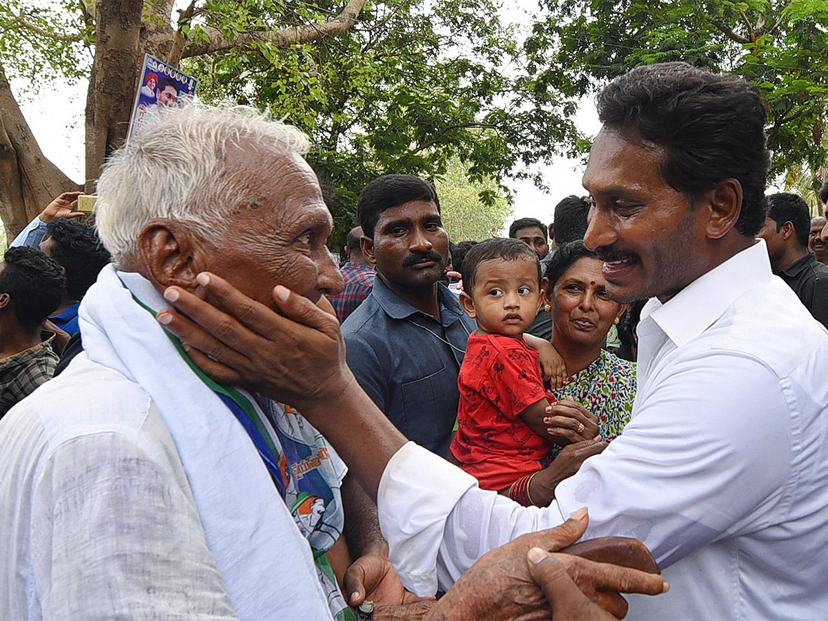 CM_20Jagan_20humanity_20and_20helping_20hand_20towards_20poor_20people-13.jpg 13