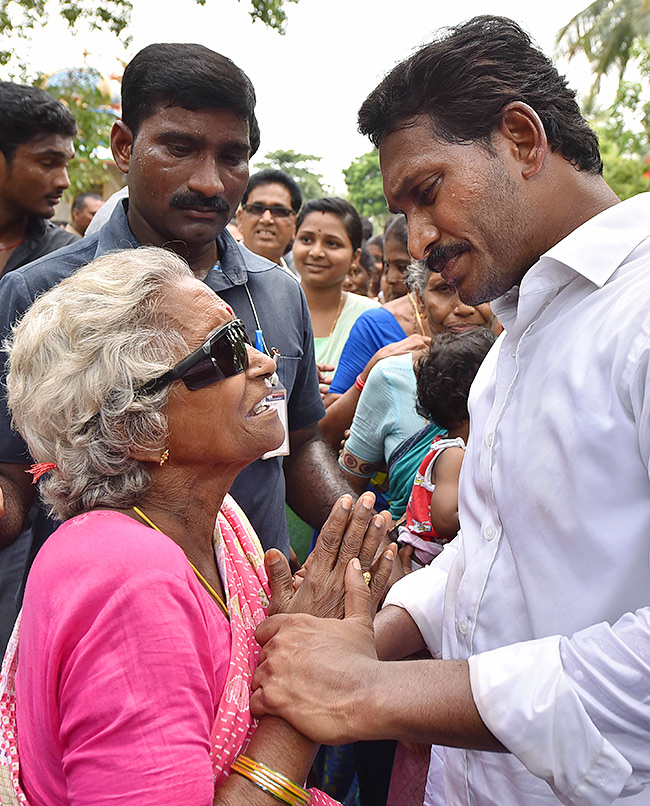 CM_20Jagan_20humanity_20and_20helping_20hand_20towards_20poor_20people-19.jpg 19
