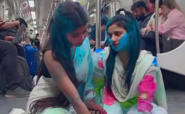 Delhimetro_holidance.jpg